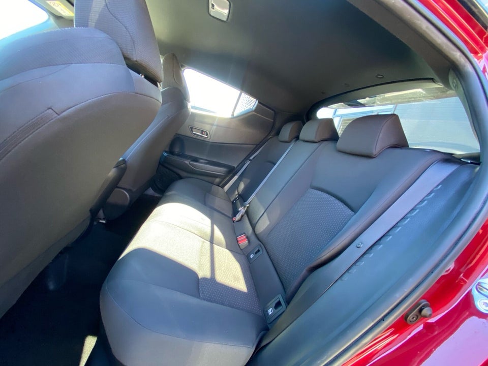 Toyota C-HR 1,8 Hybrid C-LUB CVT 5d