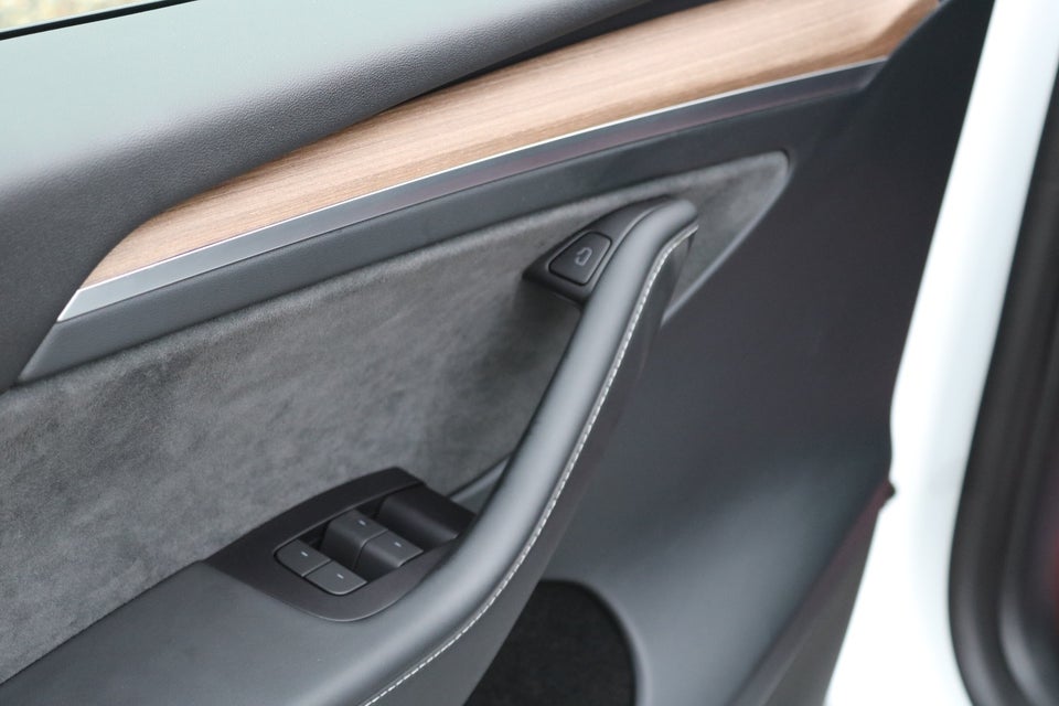 Tesla Model Y Long Range AWD 5d