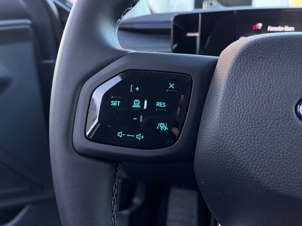 Ford Explorer 77 Premium Extended Range 5d