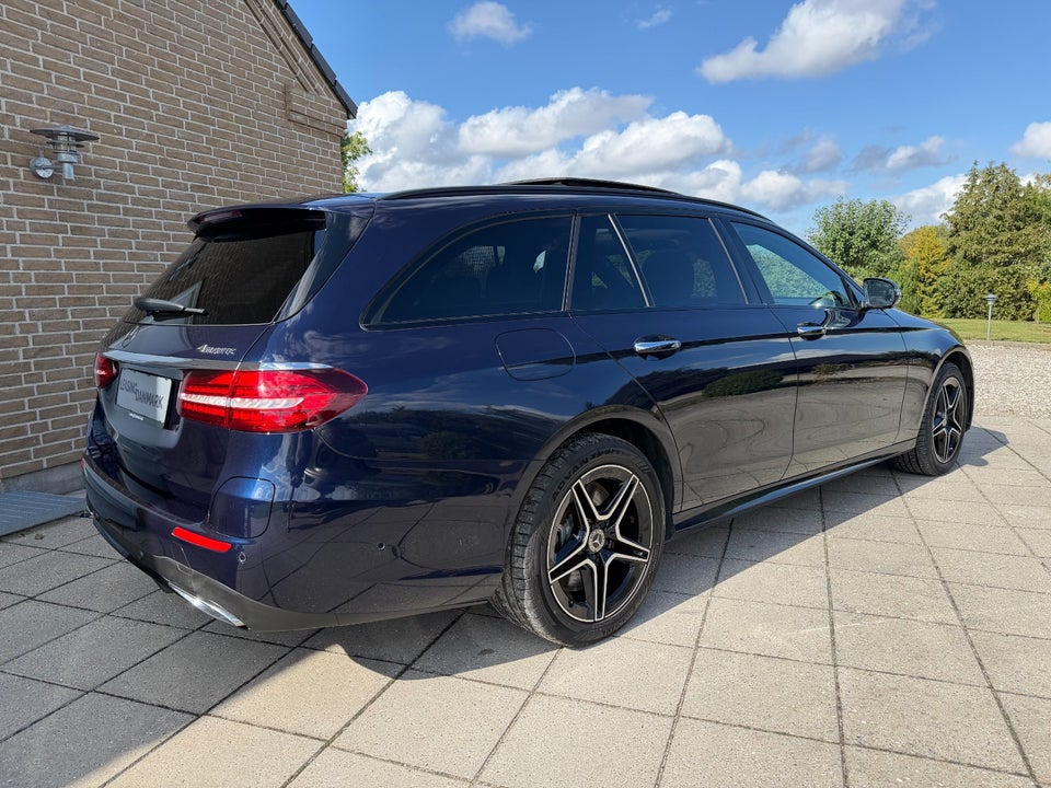 Mercedes E300 de 2,0 AMG Line stc. aut. 4Matic 5d