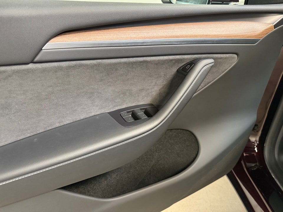 Tesla Model Y Long Range AWD 5d