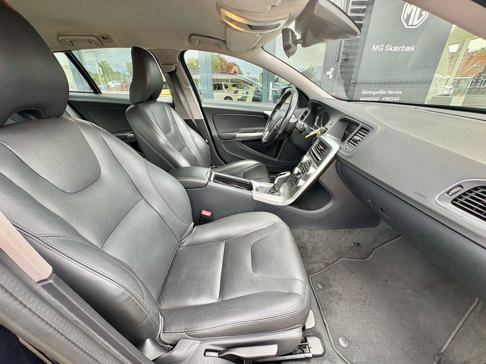 Volvo V60 2,0 T4 190 Momentum aut. 5d