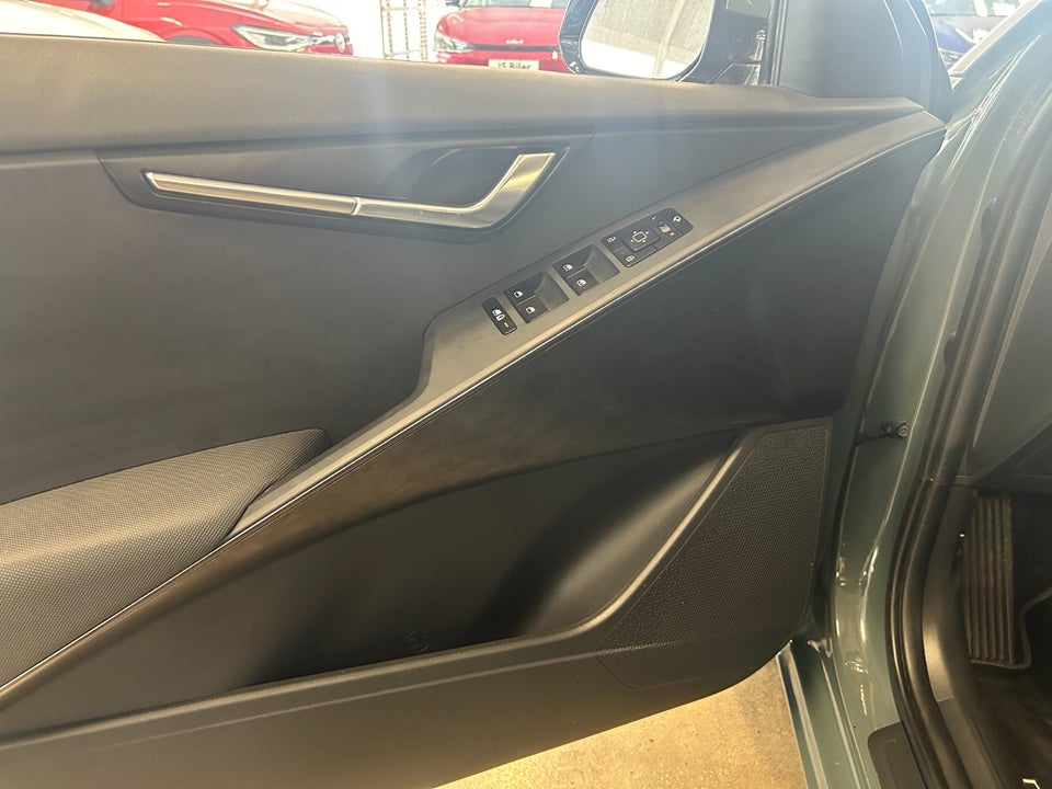 Kia Niro 64 EV Upgrade 5d