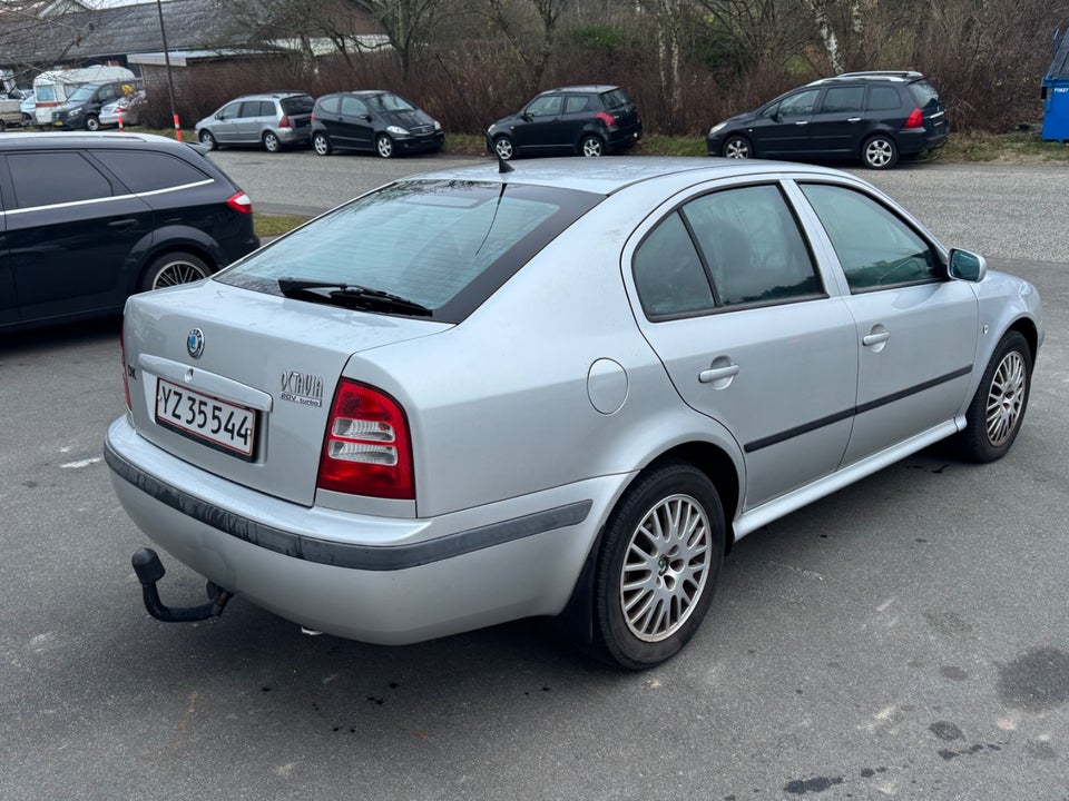 Skoda Octavia 1,8 T Elegance Combi 5d