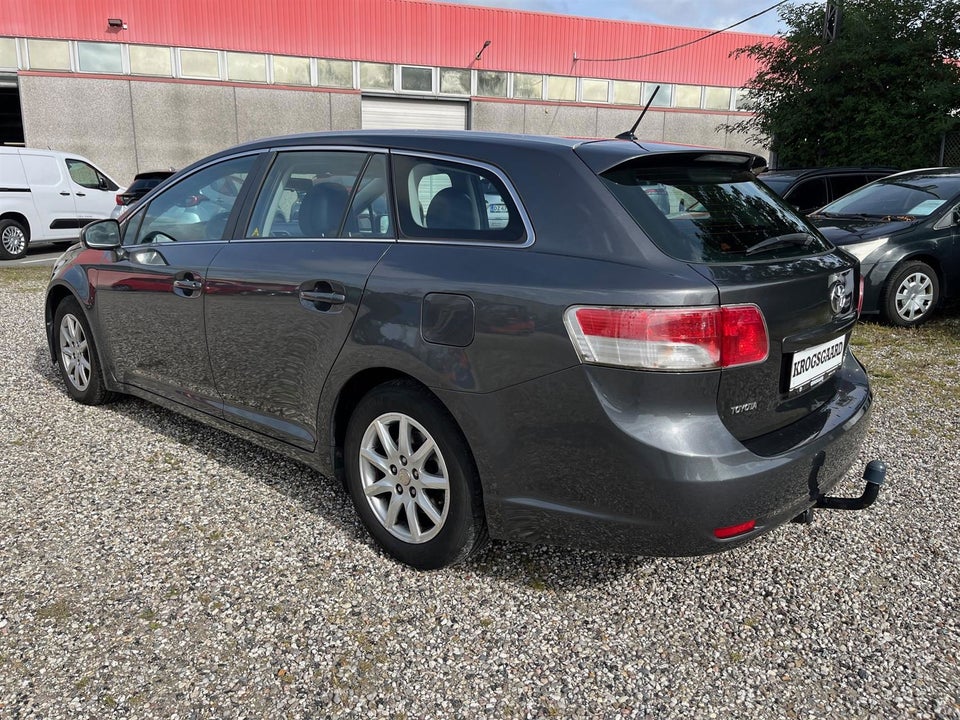 Toyota Avensis 2,0 D-4D TX stc. 5d