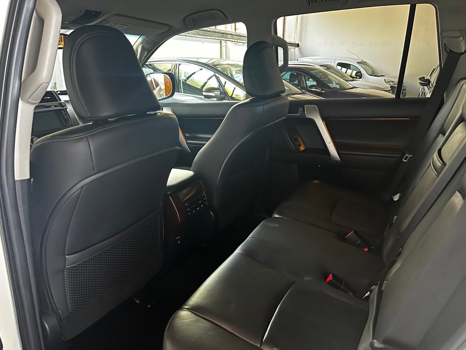 Toyota Land Cruiser 2,8 D-4D T4 aut. 7prs 5d