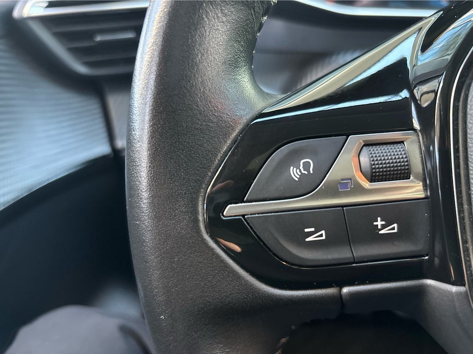 Peugeot 208 1,5 BlueHDi 100 Allure Sky 5d