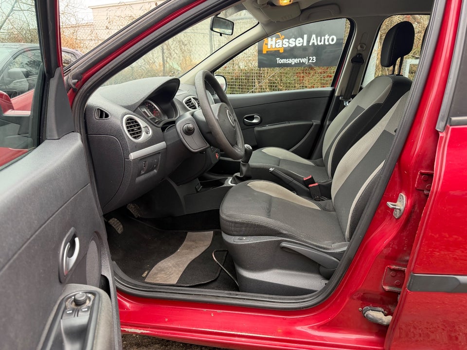 Renault Clio III 1,2 16V Advantage 5d