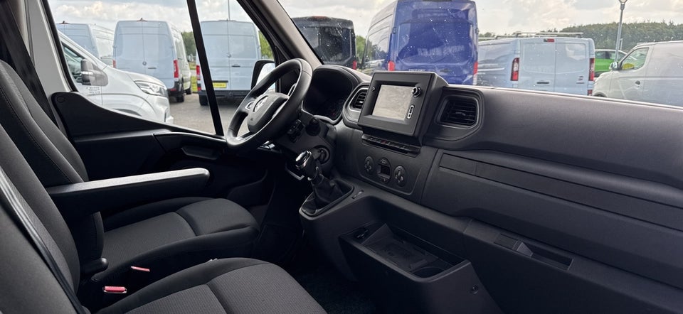 Renault Master III T35 2,3 dCi 145 L3H2 Kassevogn