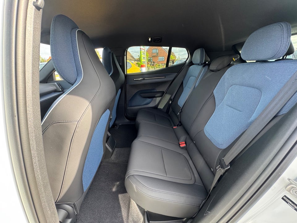 Volvo EX30 Standard Range Core 5d