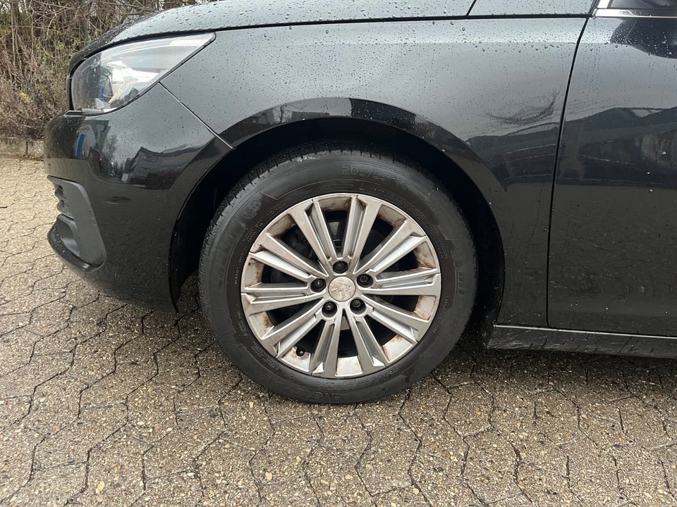 Peugeot 308 1,2 e-THP 130 Allure Sky SW 5d