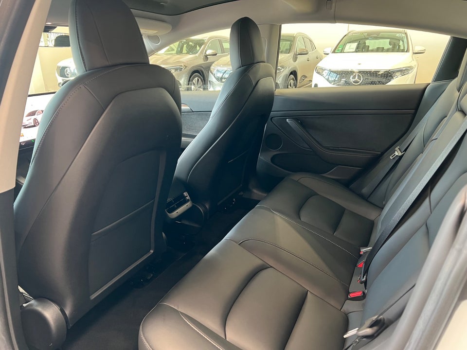 Tesla Model 3 RWD 4d