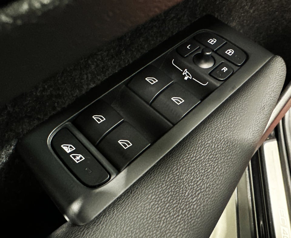 Volvo EC40 Extended Range Black Edition Ultra 5d