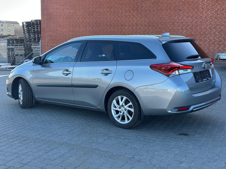 Toyota Auris 1,8 Hybrid H2 Comfort Touring Sports CVT 5d