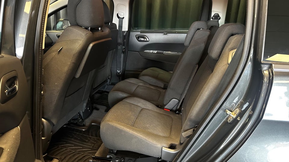 Peugeot 5008 1,6 BlueHDi 120 Style 7prs 5d