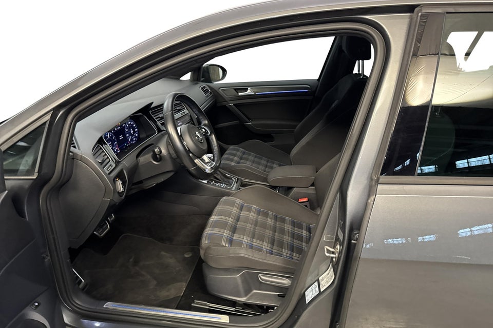 VW Golf VII 1,4 GTE DSG 5d