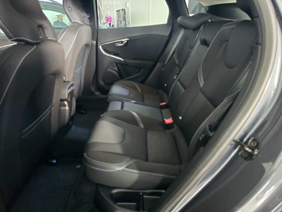 Volvo V40 1,6 D2 115 Momentum 5d