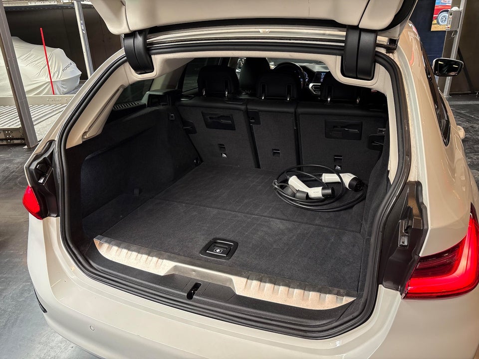 BMW 330e 2,0 Touring aut. 5d