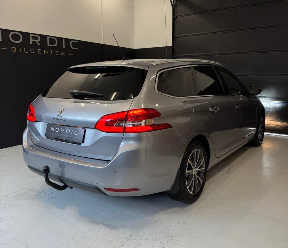 Peugeot 308 1,2 e-THP 130 Allure+ SW 5d