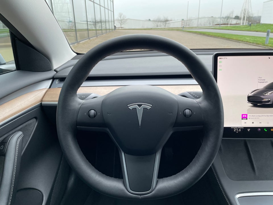 Tesla Model 3 Standard Range+ RWD 4d