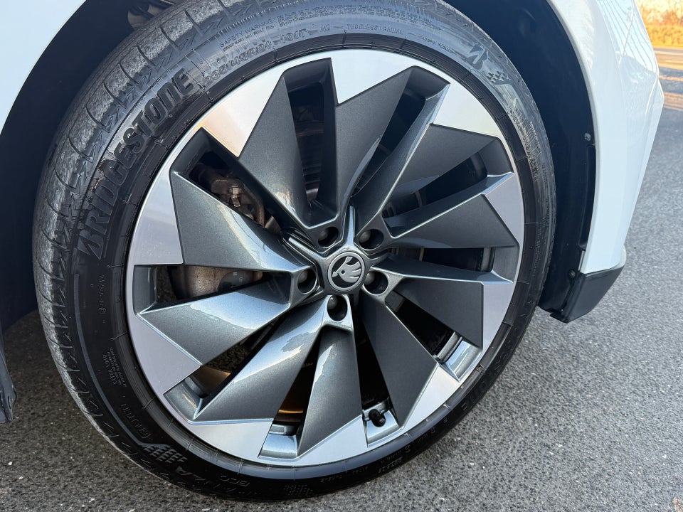 Skoda Enyaq 80 iV Suite 5d