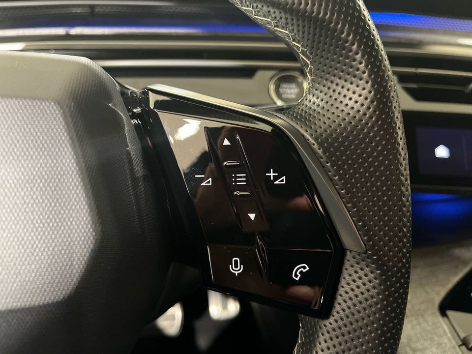 Peugeot e-3008 77 GT Pack 5d