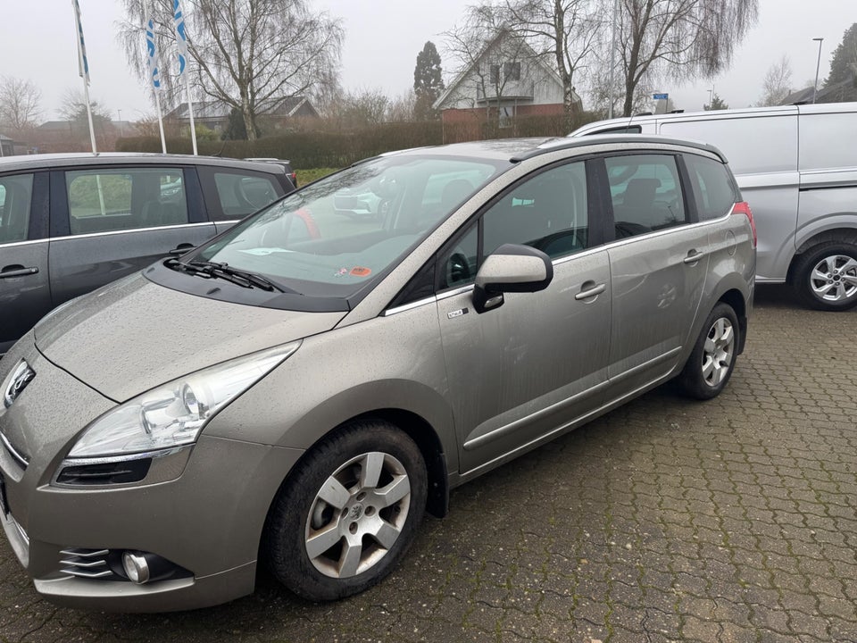 Peugeot 5008 1,6 HDi 114 Style 5d