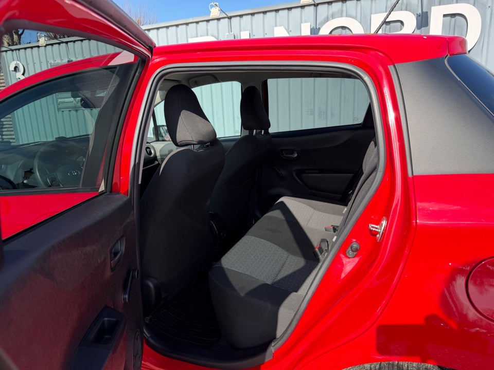 Toyota Yaris 1,3 VVT-i T2 Style 5d