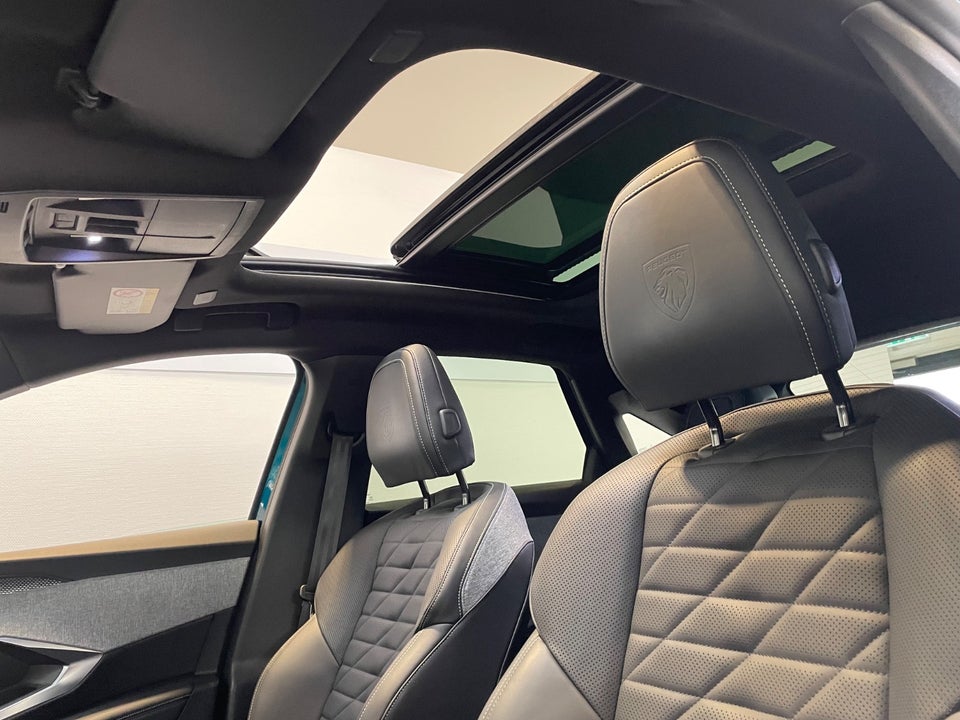 Peugeot e-3008 77 GT Pack 5d