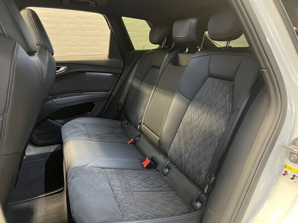 Audi Q4 e-tron 40 S-line 5d