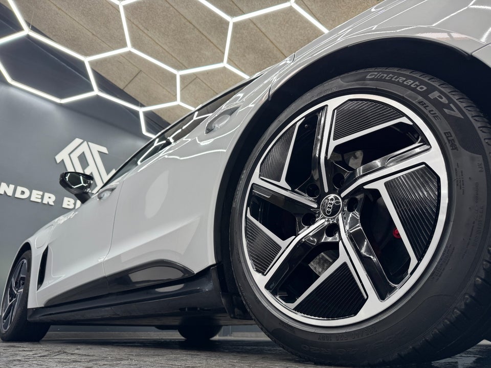 Audi e-tron GT quattro 4d