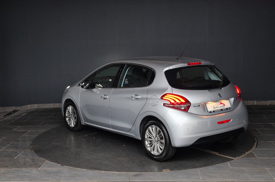 Peugeot 208 1,2 e-THP 110 Allure EAT6 5d