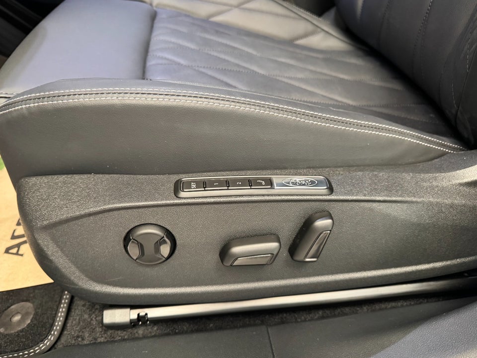 Ford Explorer 84 Premium Extended Range AWD 5d