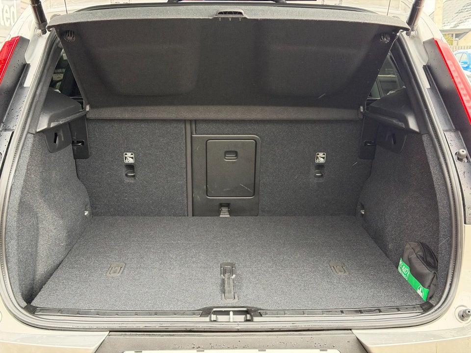 Volvo XC40 ReCharge Extended Range Plus 5d