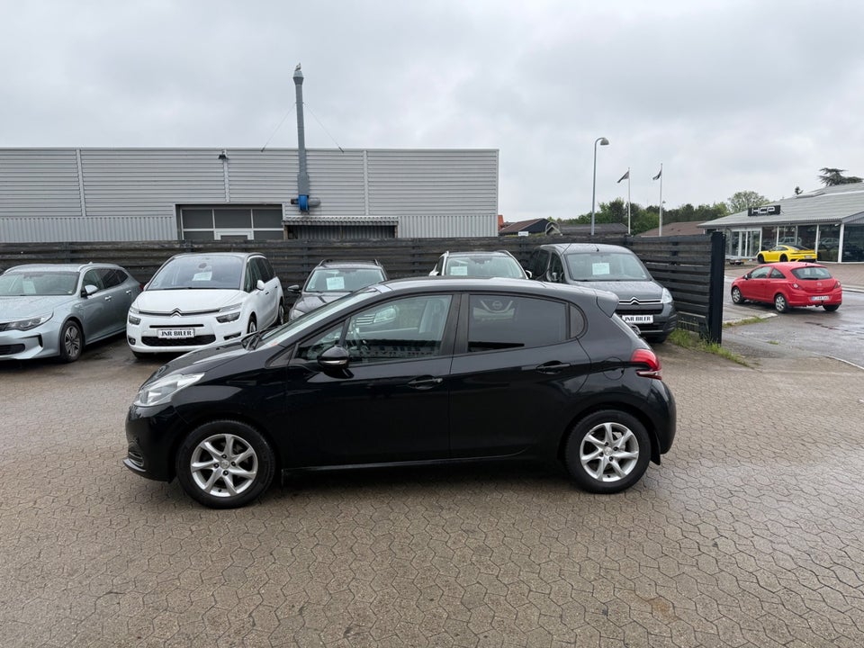 Peugeot 208 1,2 VTi 82 Allure Sky 5d