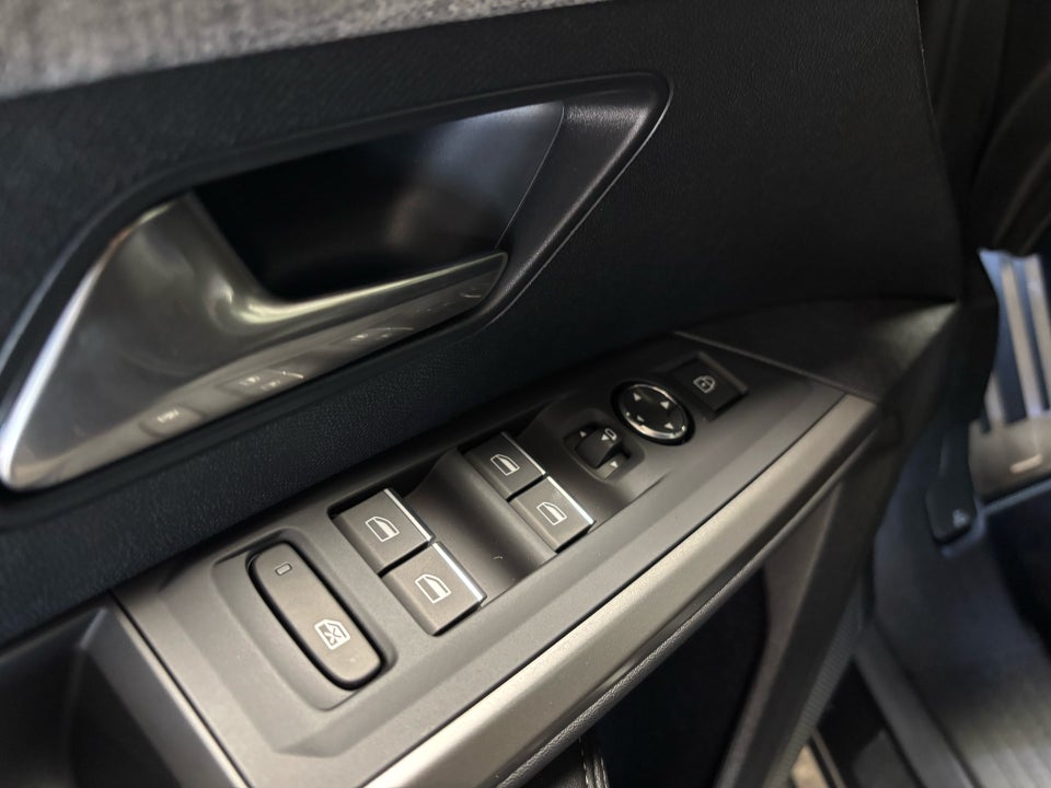 Peugeot e-3008 77 GT Pack 5d