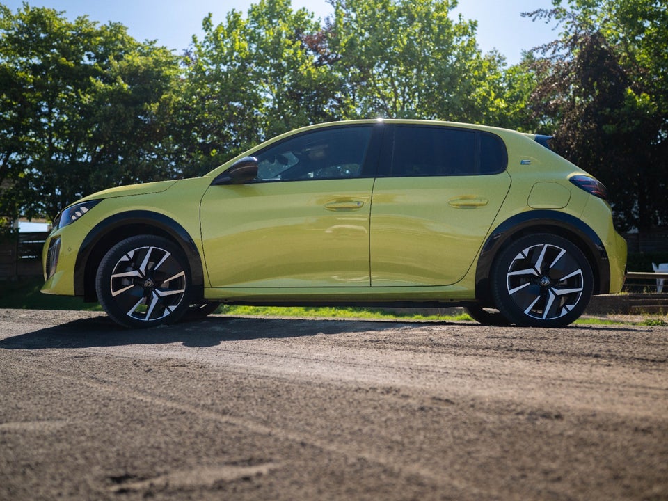 Peugeot e-208 50 GT 5d