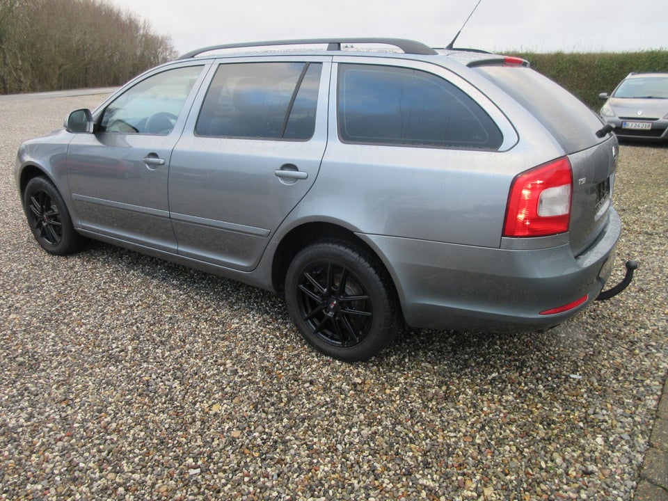 Skoda Octavia 1,6 TDi 105 Ambiente Combi 5d