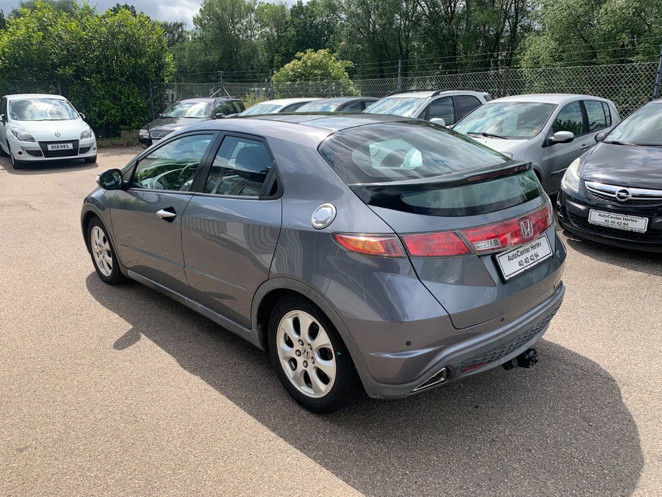Honda Civic 1,8 Executive 5d