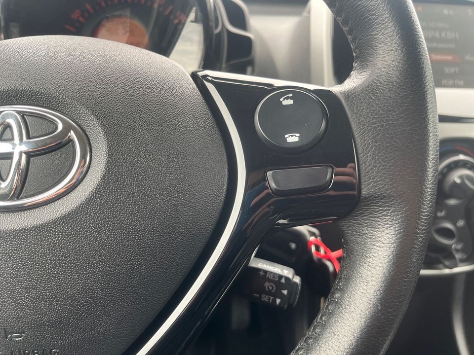 Toyota Aygo 1,0 VVT-i x-black 5d