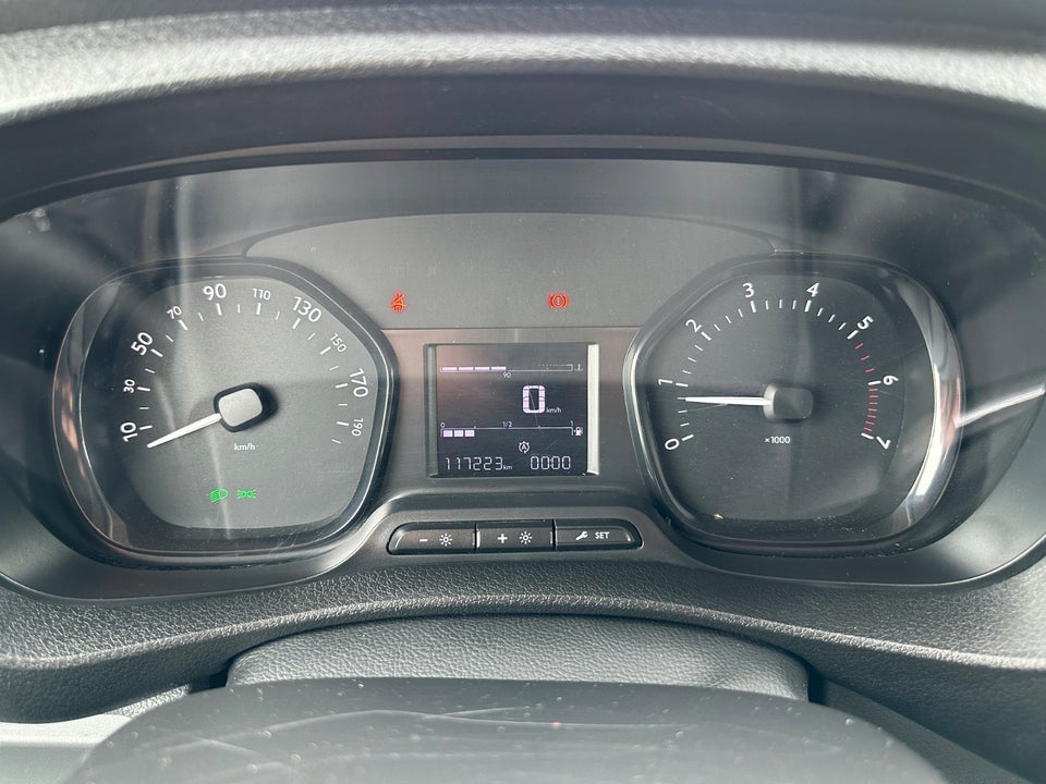 Toyota ProAce 2,0 D 120 Medium Base++ Chassis 2d