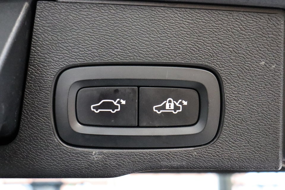 Volvo XC60 2,0 B4 197 R-Design aut. AWD 5d