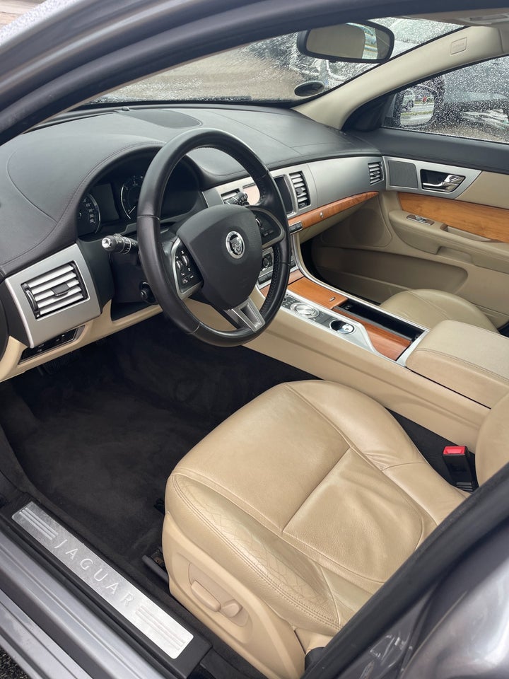 Jaguar XF 2,2 D Luxury aut. 4d
