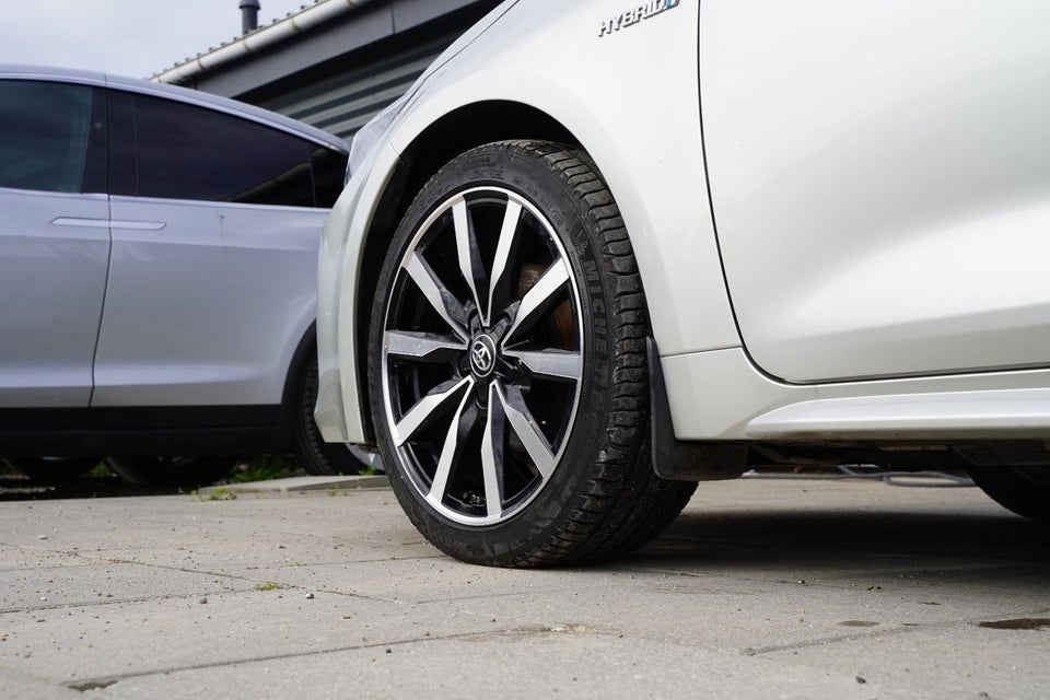 Toyota Corolla 1,8 Hybrid Premium Smart Design MDS 5d