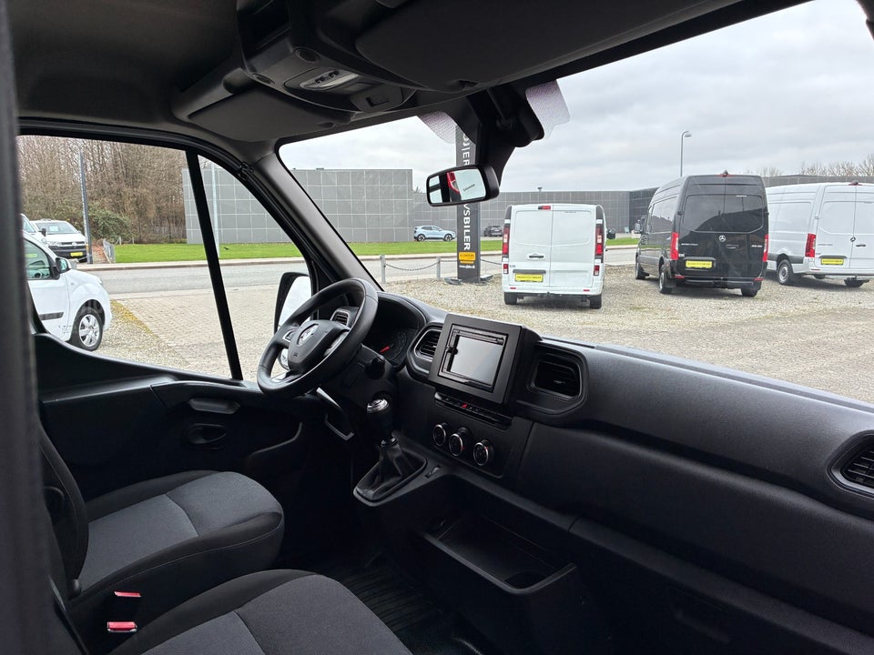 Renault Master IV T33 2,3 dCi 135 L2H2 Kassevogn