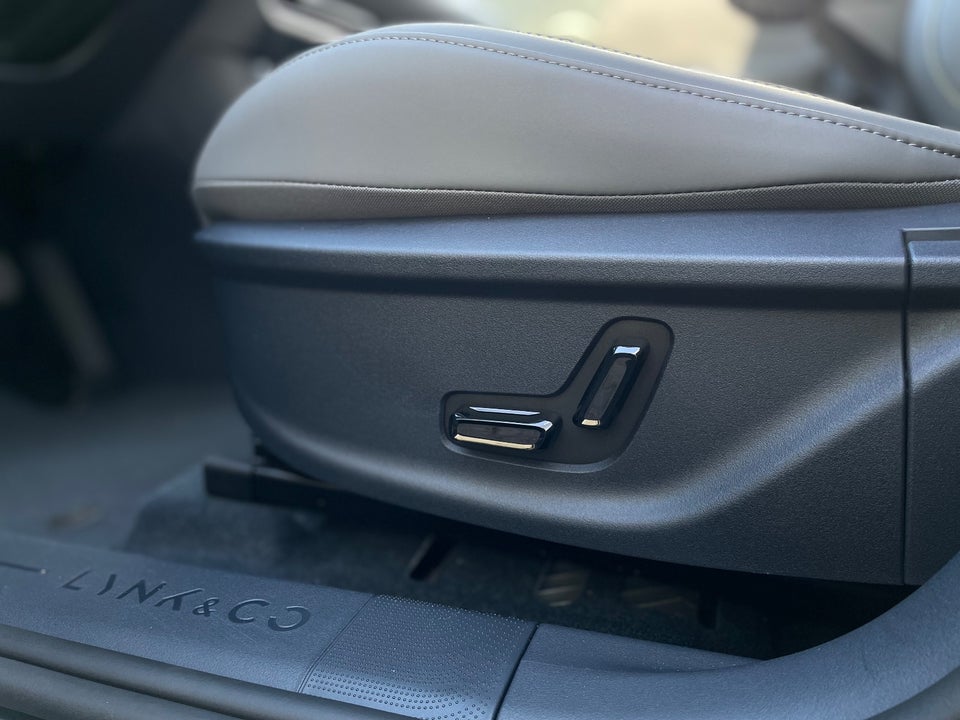 Lynk & Co 02 More 5d