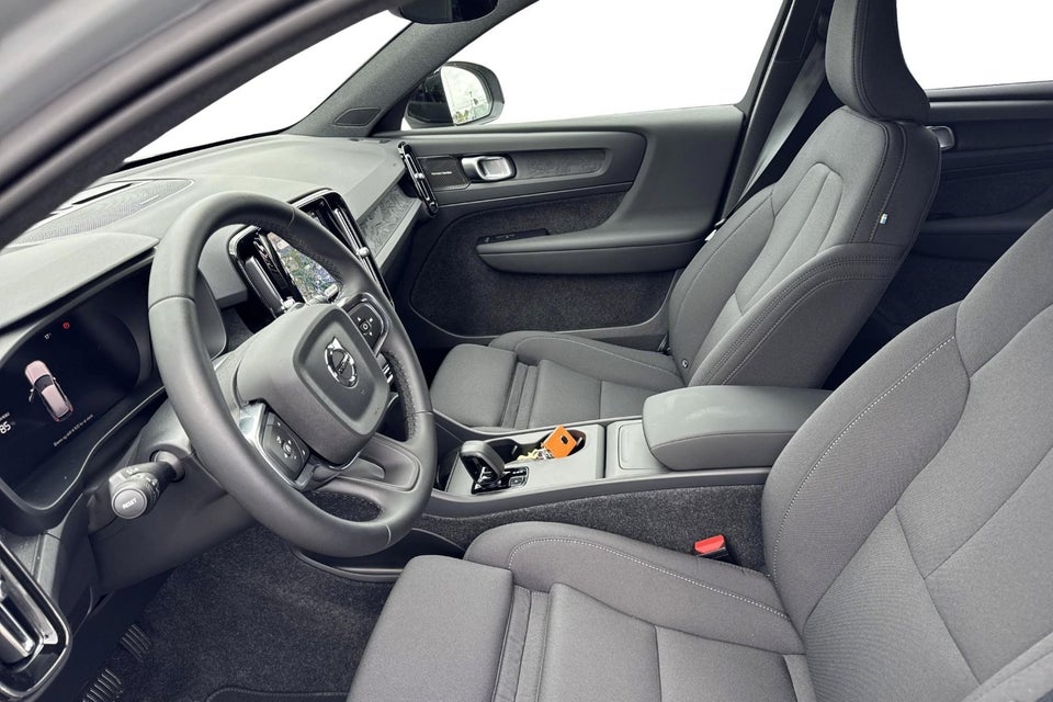Volvo EX40 Standard Range Plus 5d