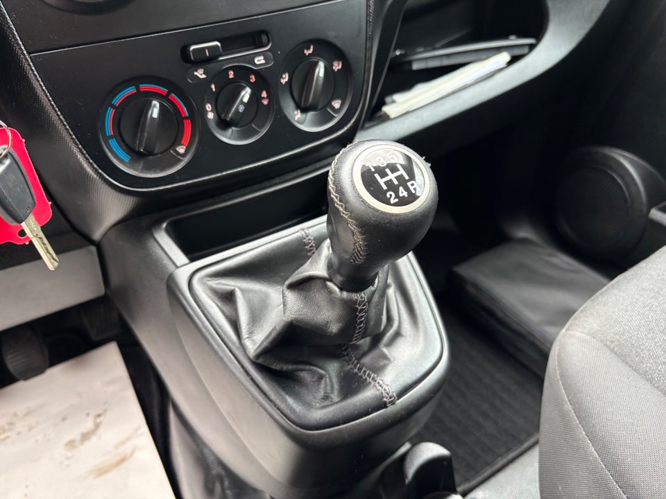 Fiat Fiorino 1,3 MJT 80 Professional MTA Van 5d