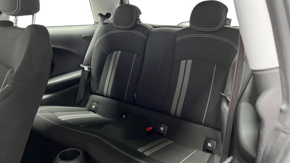 MINI Cooper SE Essential 3d