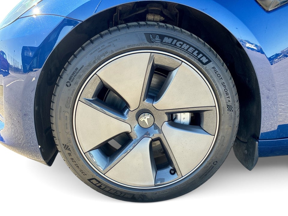 Tesla Model 3 Standard Range+ RWD 4d
